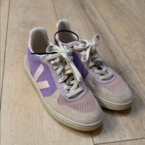 Veja Pastel Lavender Pink Suede Sneakers Women’s Size 8.5